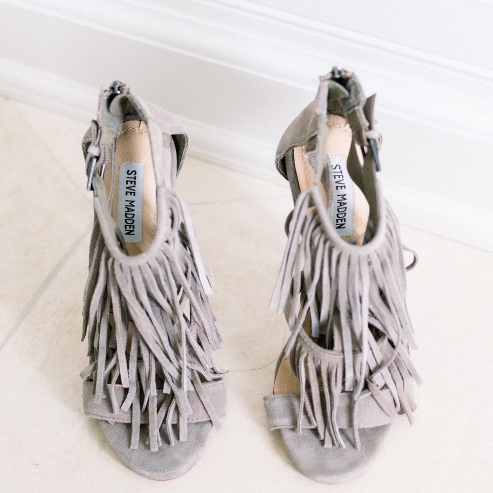 Steve Madden taupe suede sandals with fringe 81/2